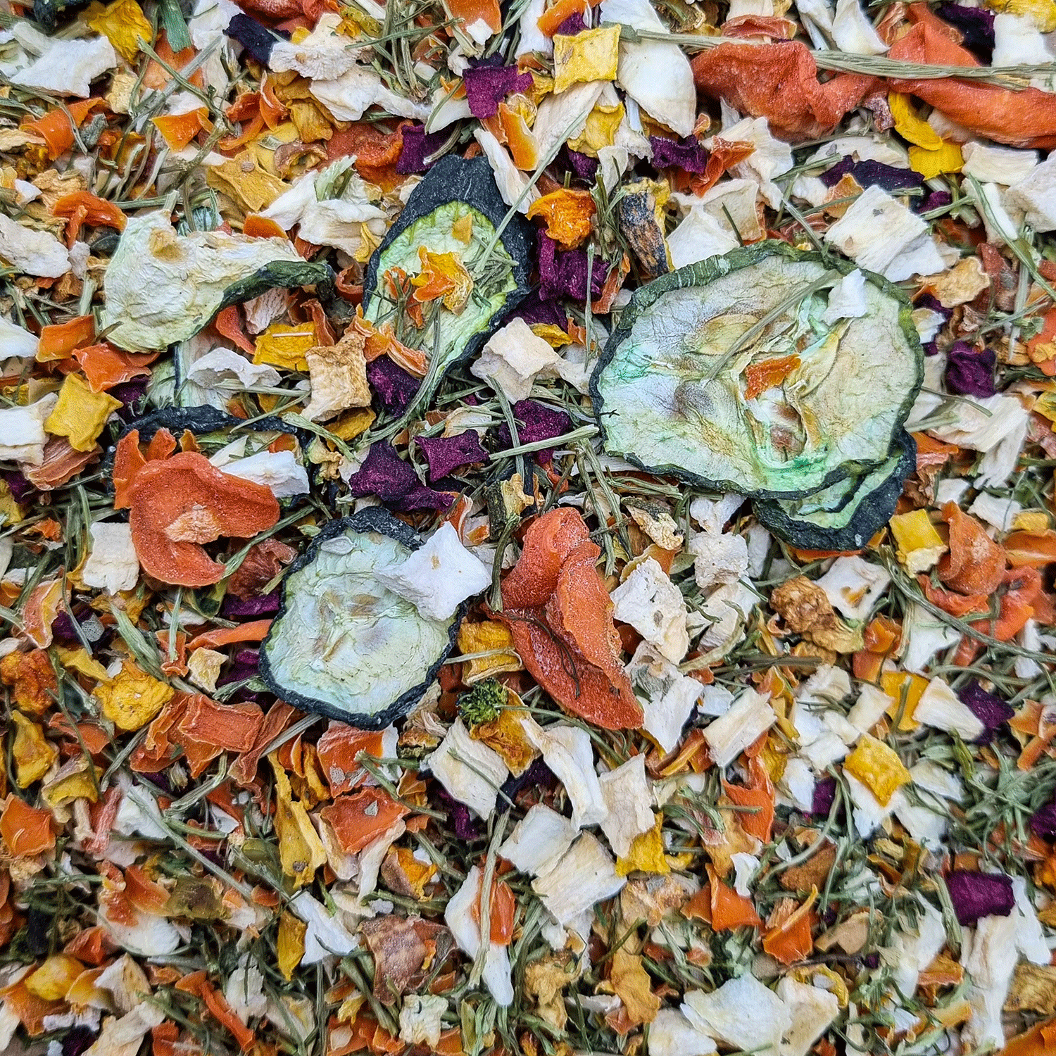 350g Futtermischung "Gemüsebuffet" von Heu-Heinrich, Trockenfutter für Nager. Ergänzungsfuttermittel Nahaufnahme von den Inhaltsstoffen