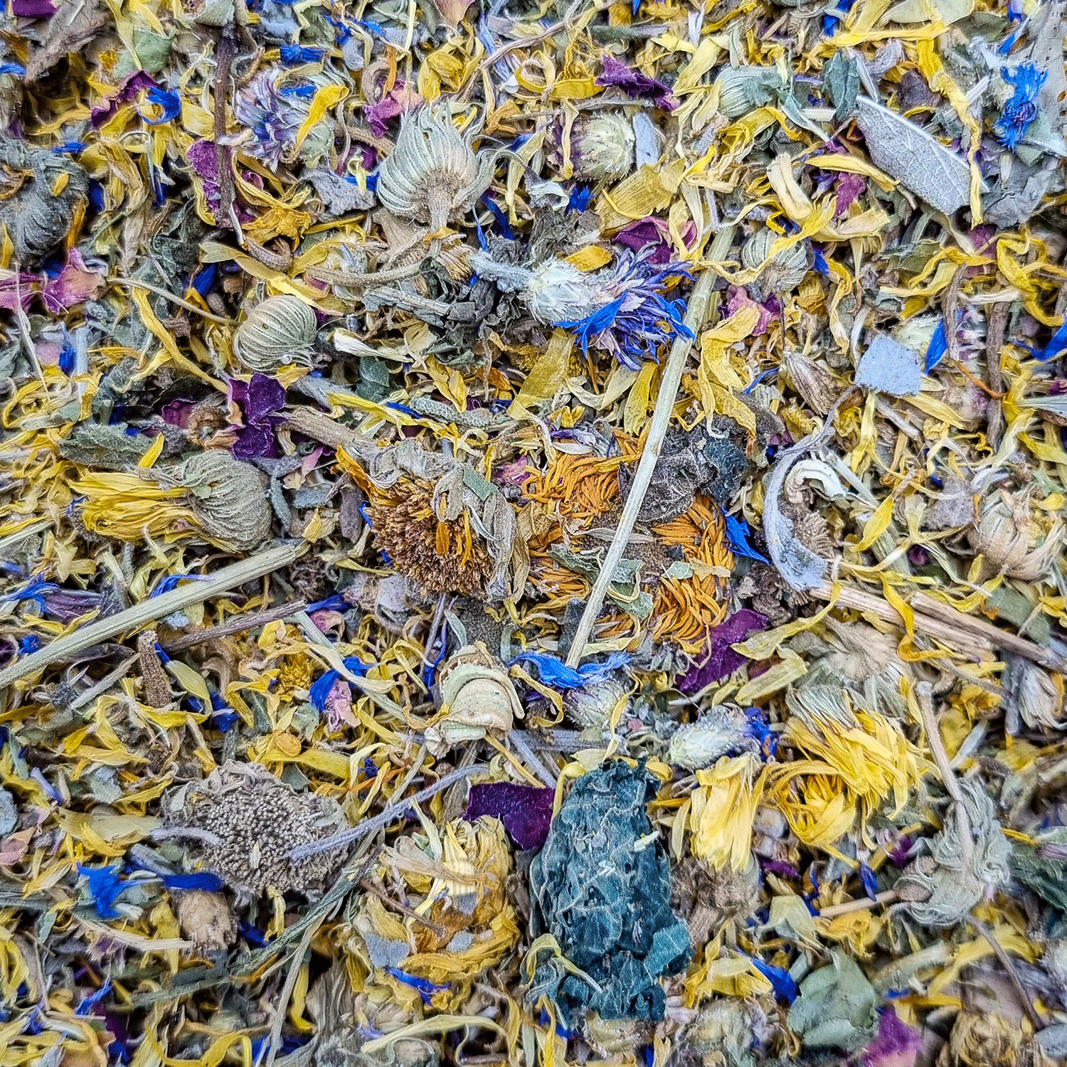 200g Futtermischung " Blütenmischung " von Heu-Heinrich, Trockenfutter für Kaninchen und Nager. Ergänzungsfuttermittel Nahaufnahme von den Inhaltsstoffen