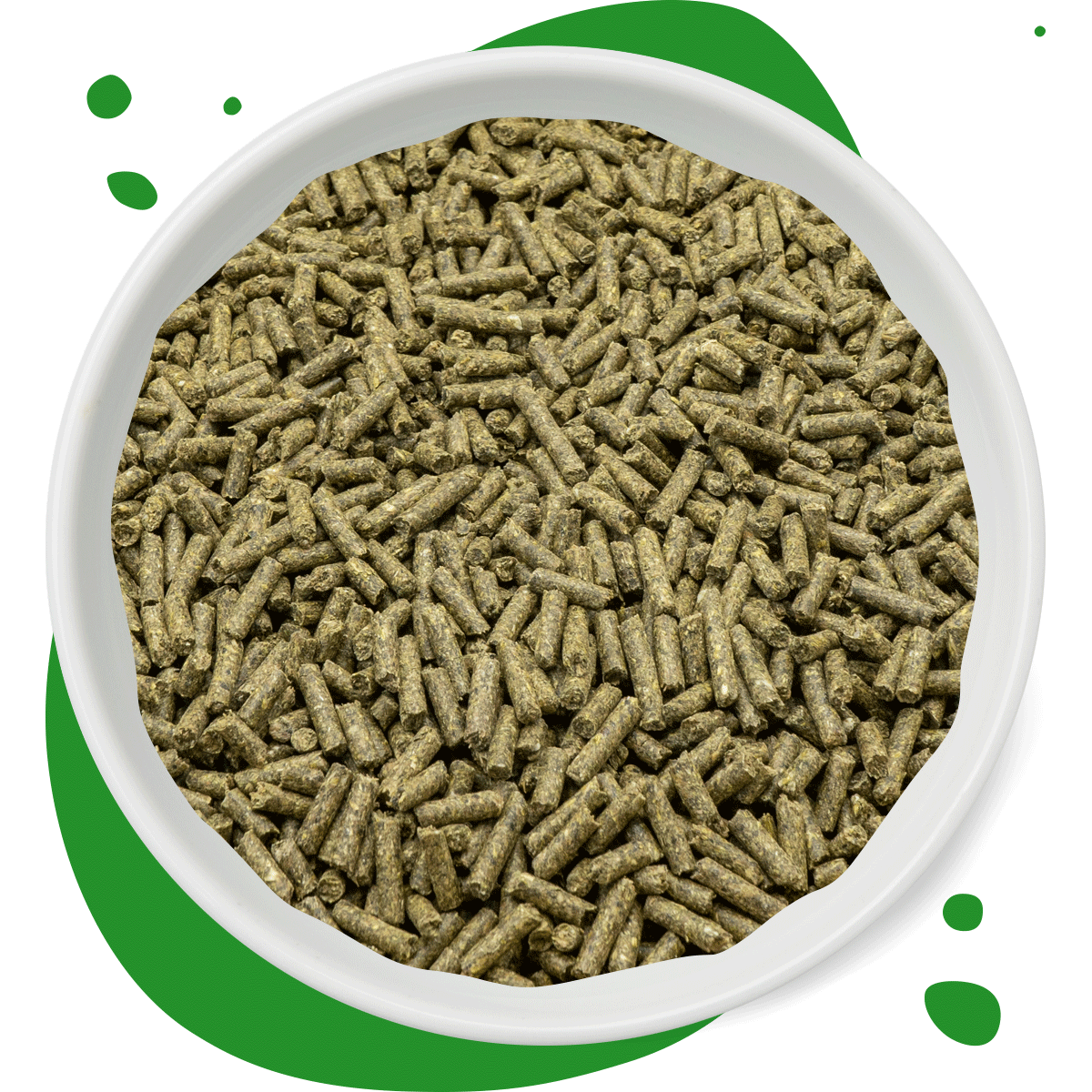 800g Futtermischung "Kräuter Plus Pellets" von Heu-Heinrich, Trockenfutter für Kaninchen. Ergänzungsfuttermittel in weißer Porzellanschüssel mit grünen Punkten im Hintergrund